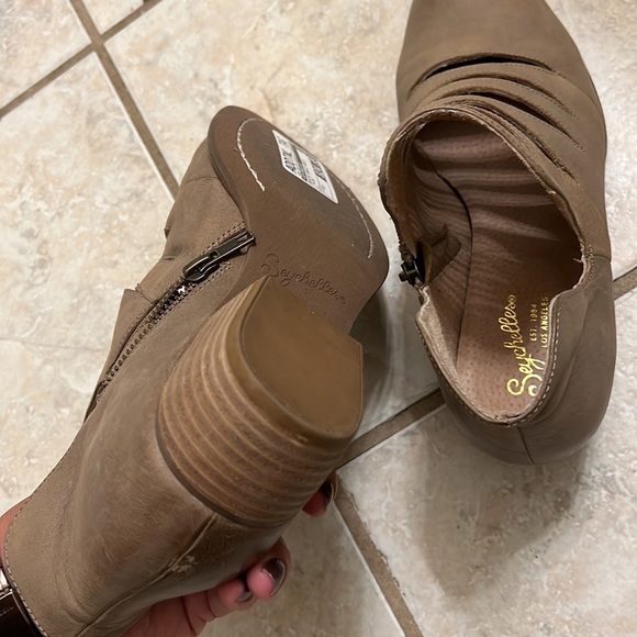 Booties - Picture 5 of 7